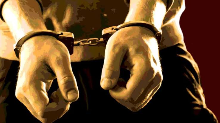 नोएडा : कश्मीर व्यापारियों से फर्जी कंपनी के नाम पर फल मंगाने वाले चार गिरफ्तार