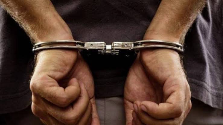 नोएडा पुलिस ने 25 हज़ार के दो इनामी बदमाशों को किया गिरफ्तार , गैंगस्टर एक्ट में चल रहे थे फरार